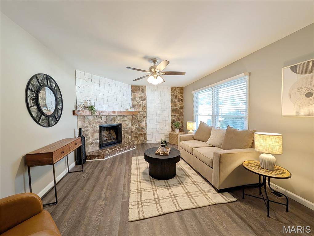 5 Windsong CT, Florissant, MO 63031