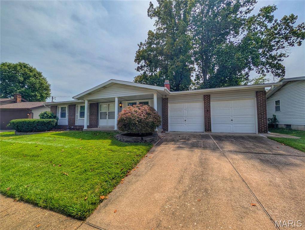 5 Windsong CT, Florissant, MO 63031