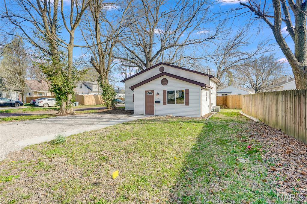 110 S 32nd ST, Belleville, IL 62226