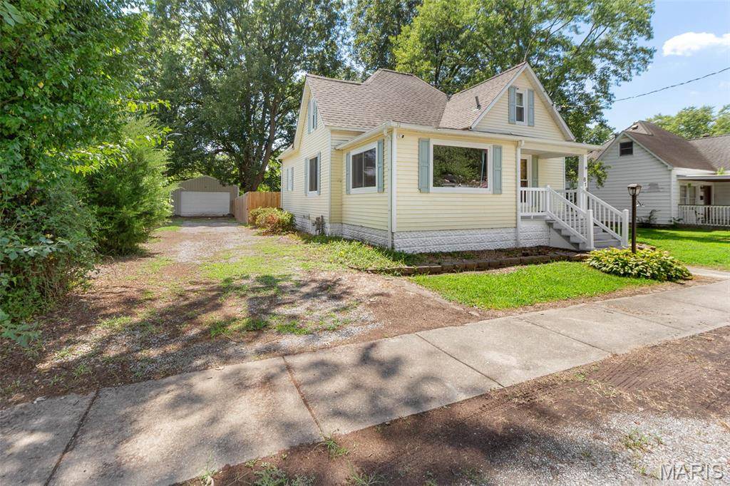 819 W Maplewood, Marion, IL 62959