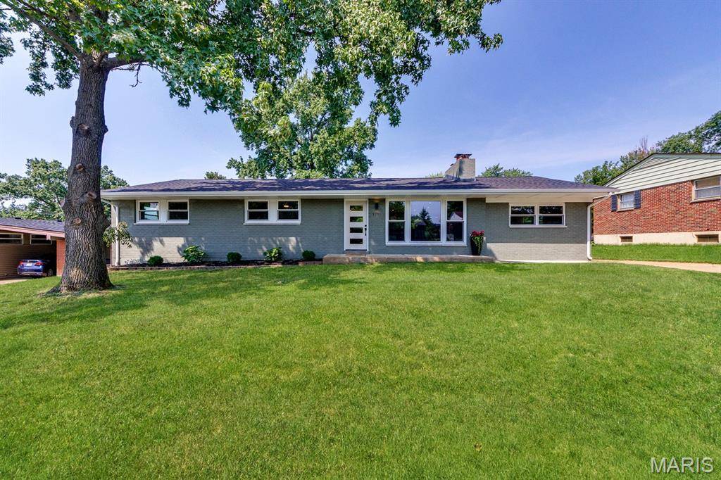 8751 Townhill DR, Crestwood, MO 63126