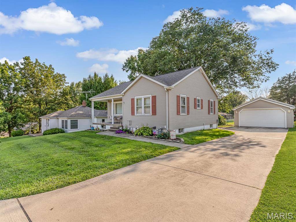 127 S Carl ST, Columbia, IL 62236