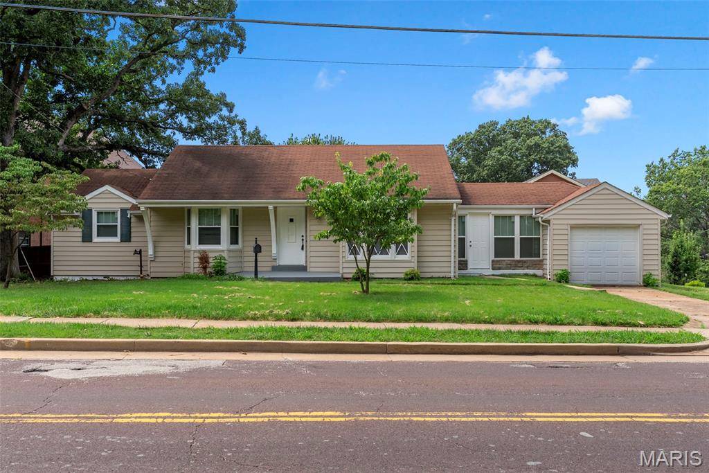 907 Edgar RD, Webster Groves, MO 63119