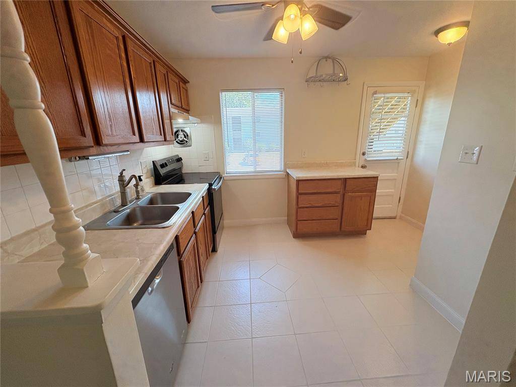 1812 Gascony Parc DR #1812, Lake St Louis, MO 63367