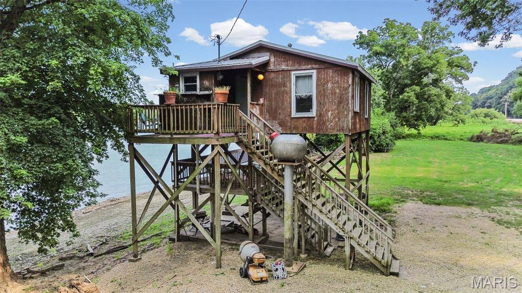 305 Alexander LN, Kampsville, IL 62053