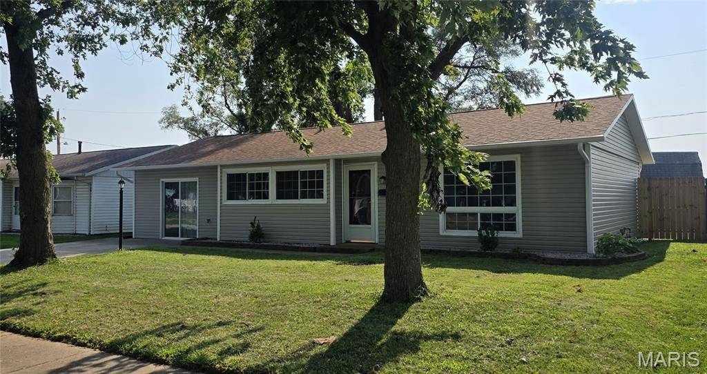 96 Briarhaven DR, Granite City, IL 62040