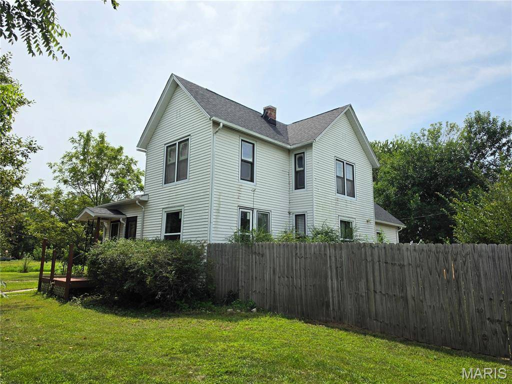 638 N Main ST, Witt, IL 62094