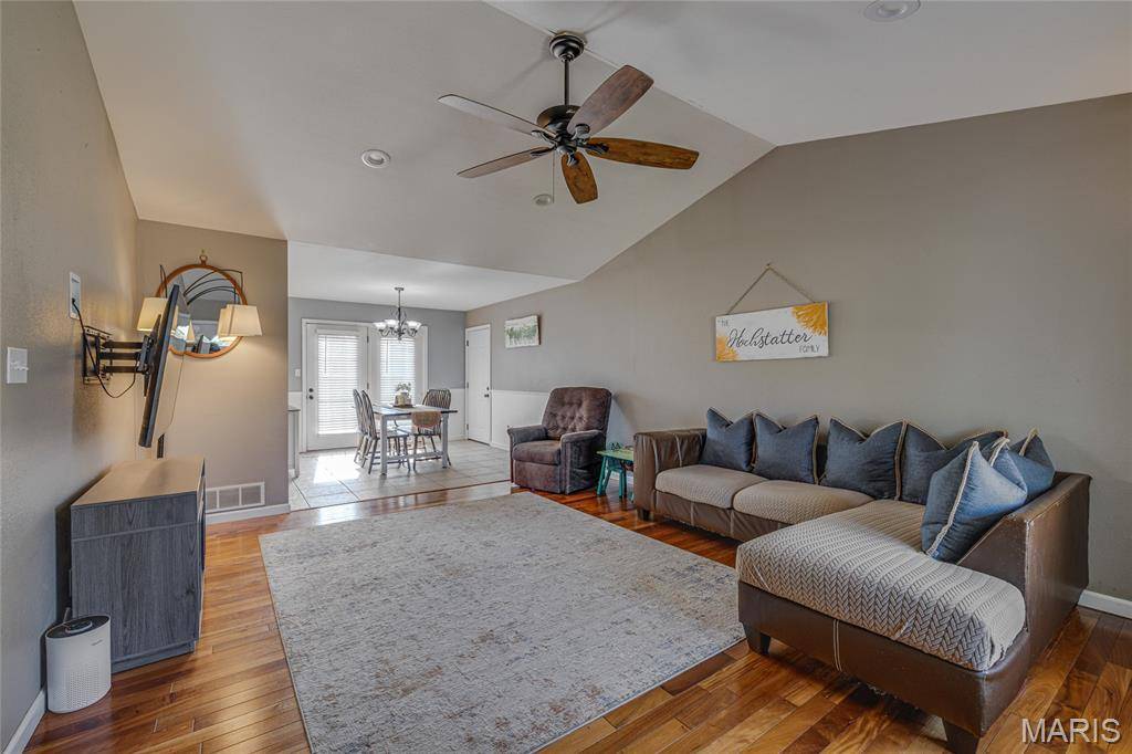 1440 Kiesha LN, Farmington, MO 63640