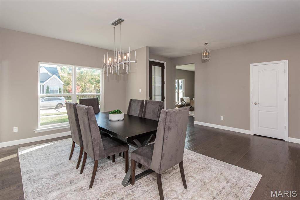 2708 Brook Hill LN, St Charles, MO 63303