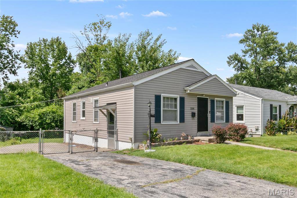 3241 Lynros DR, St Ann, MO 63074