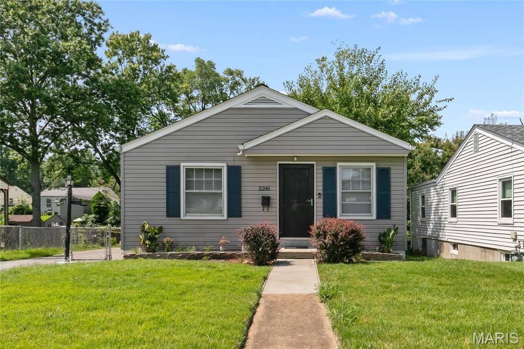3241 Lynros DR, St Ann, MO 63074