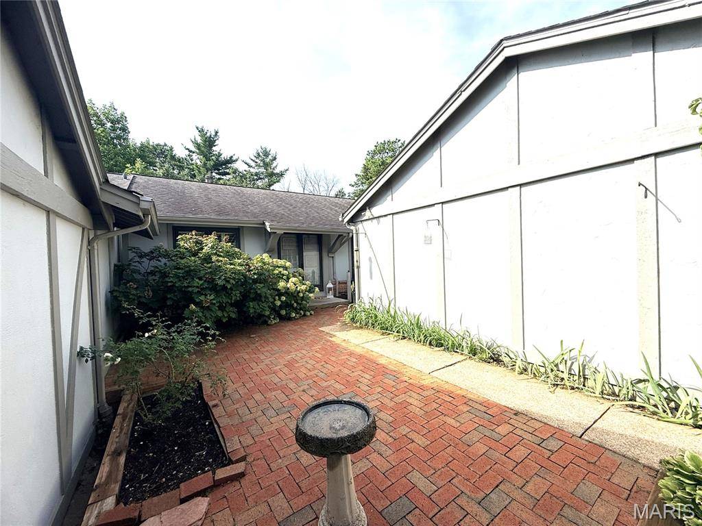 13720 Mason Green CT, Ballwin, MO 63011