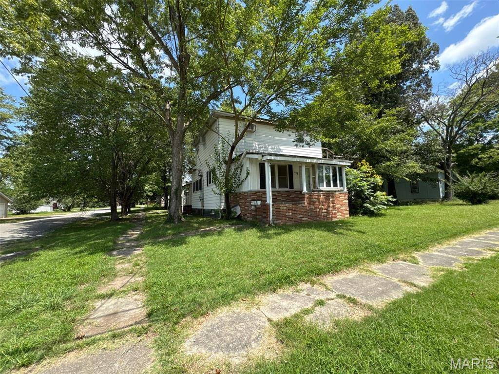 422 James ST, Carterville, IL 62918