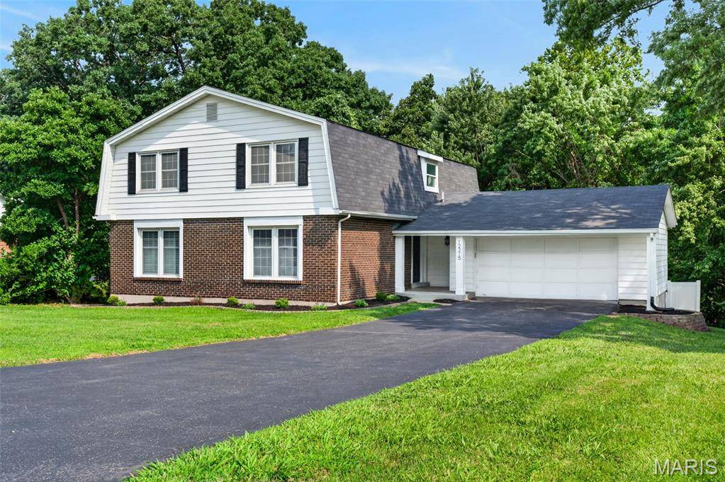 12215 Country Manor LN, St Louis, MO 63141