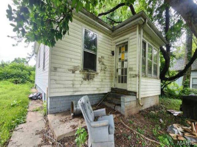 933 W Delmar AVE, Godfrey, IL 62035