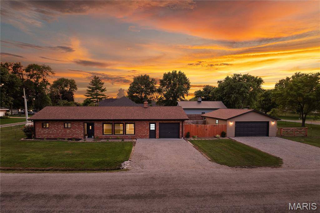 8435 Prairietown RD, Worden, IL 62097