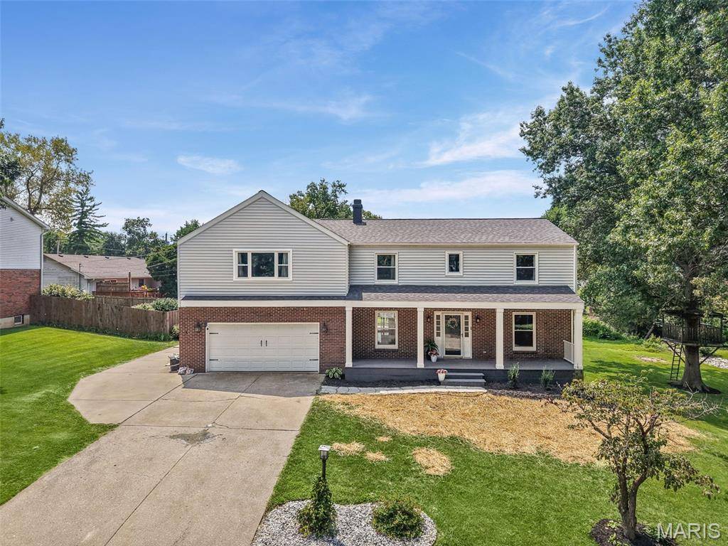 1803 Biscay DR, Godfrey, IL 62035