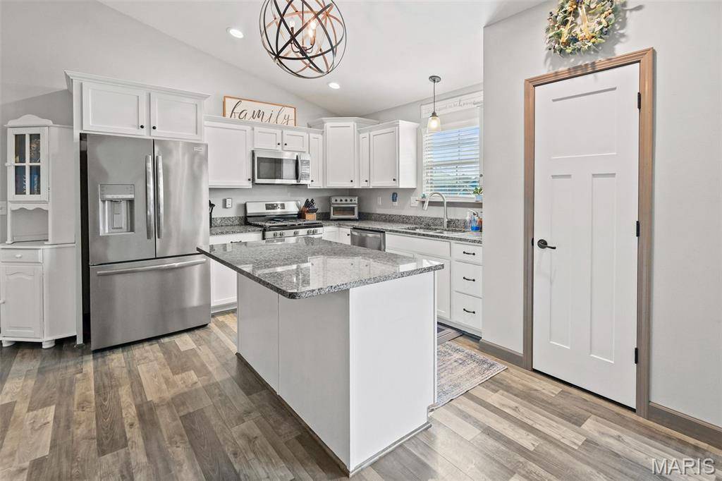 607 W 5th ST, St Jacob, IL 62281