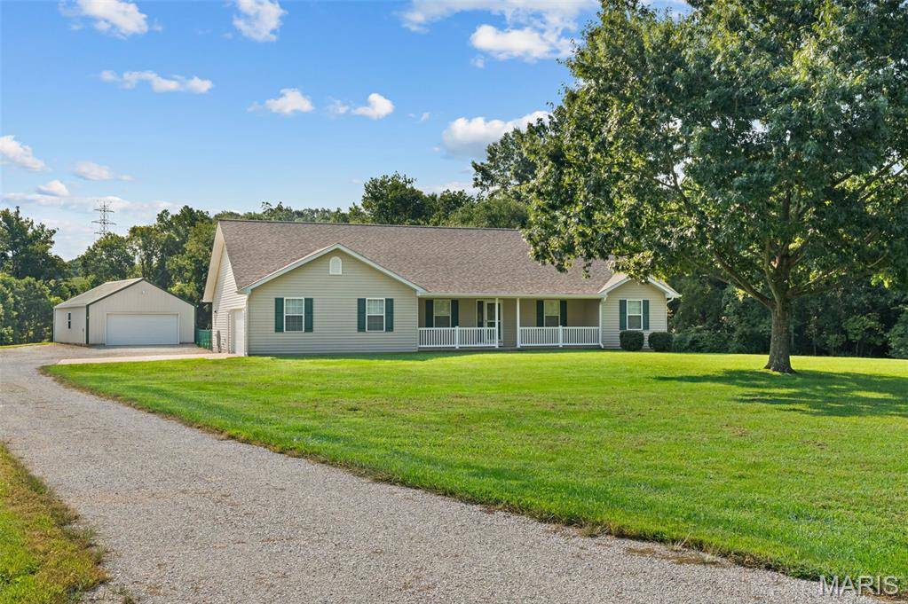 4944 Walnut Grove DR, Villa Ridge, MO 63089