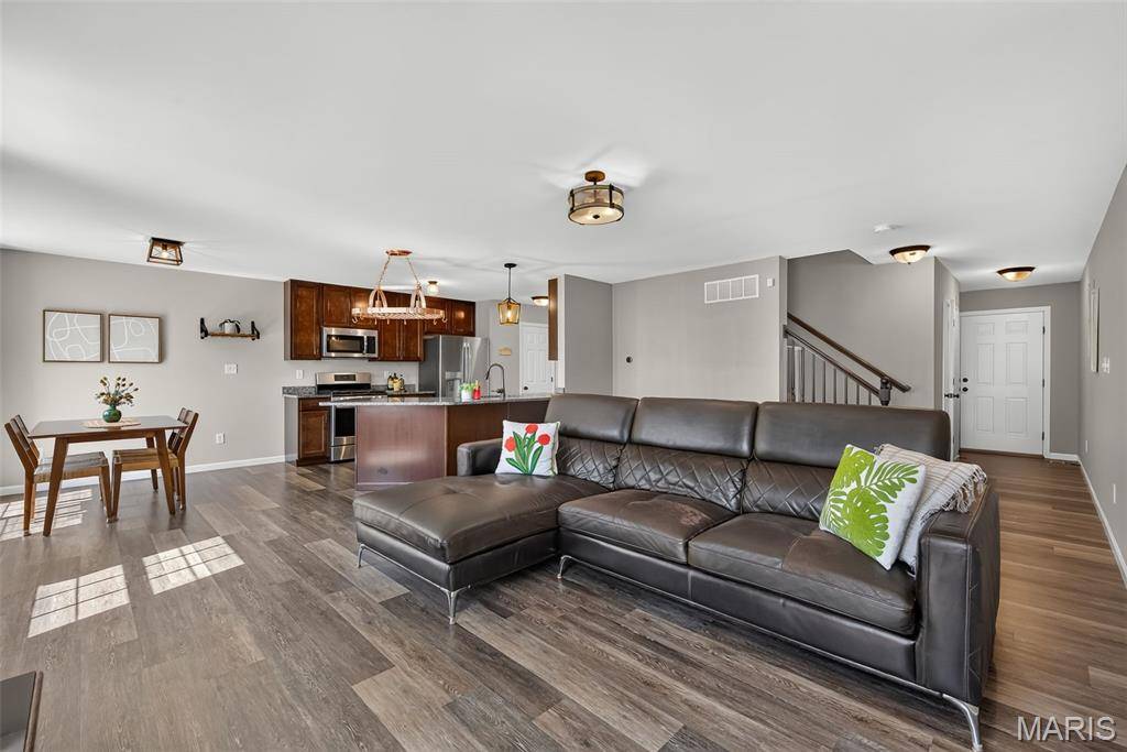 3404 Charlestowne Crossing DR, St Charles, MO 63301