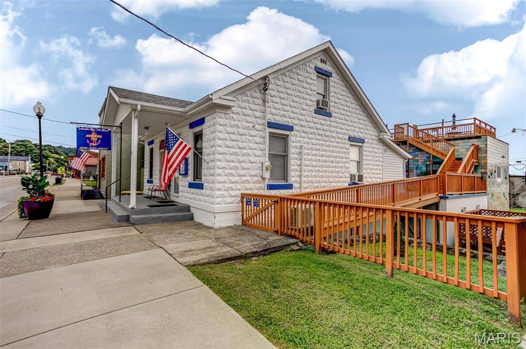 111 Main ST E, Grafton, IL 62037