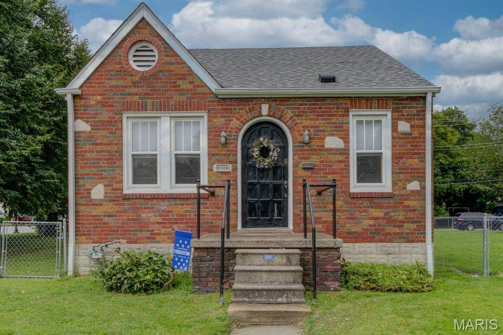 2009 N 3rd ST, St Charles, MO 63301