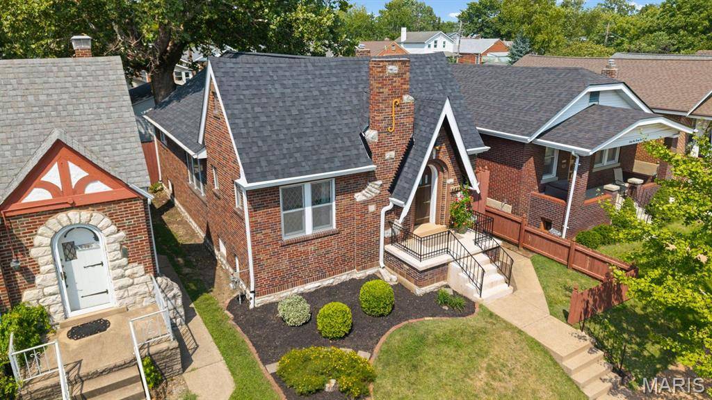 6427 Pernod AVE, St Louis, MO 63139