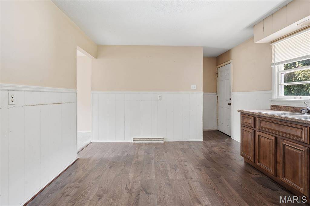 7415 Castro DR, St Louis, MO 63135