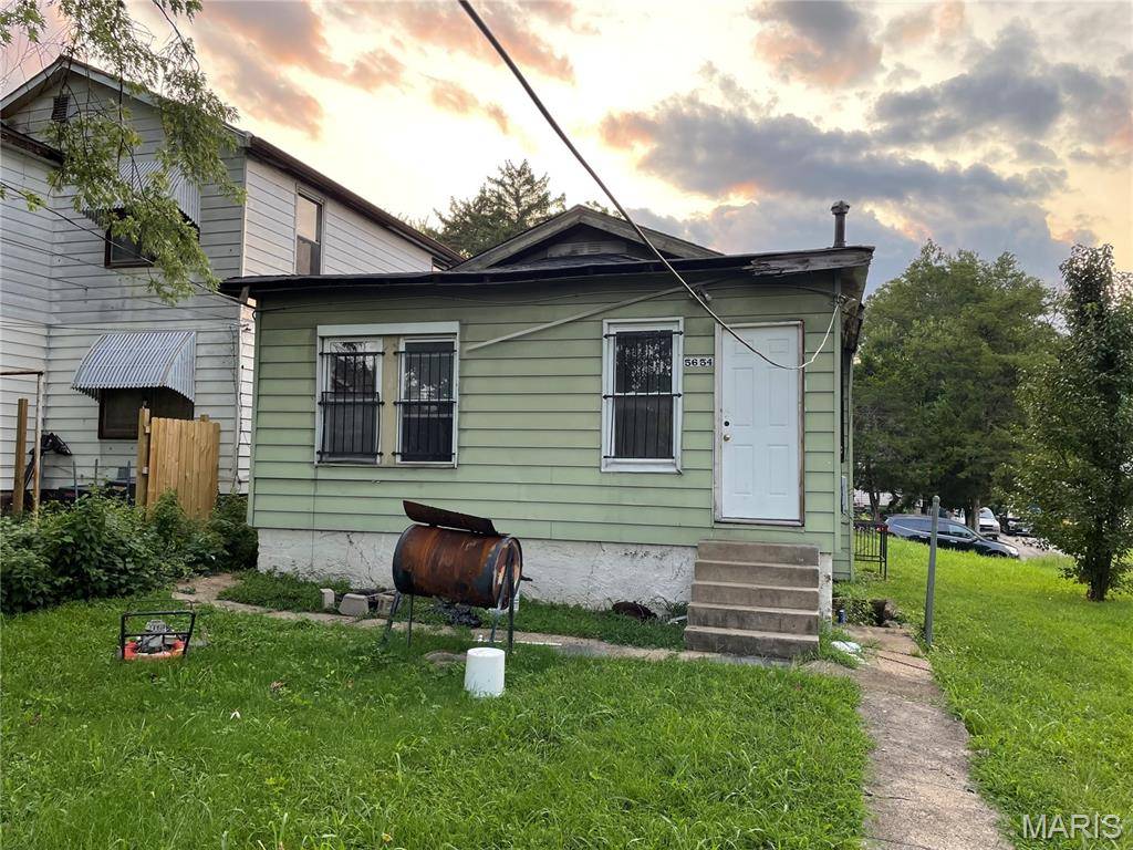 5654 Acme AVE, St Louis, MO 63136