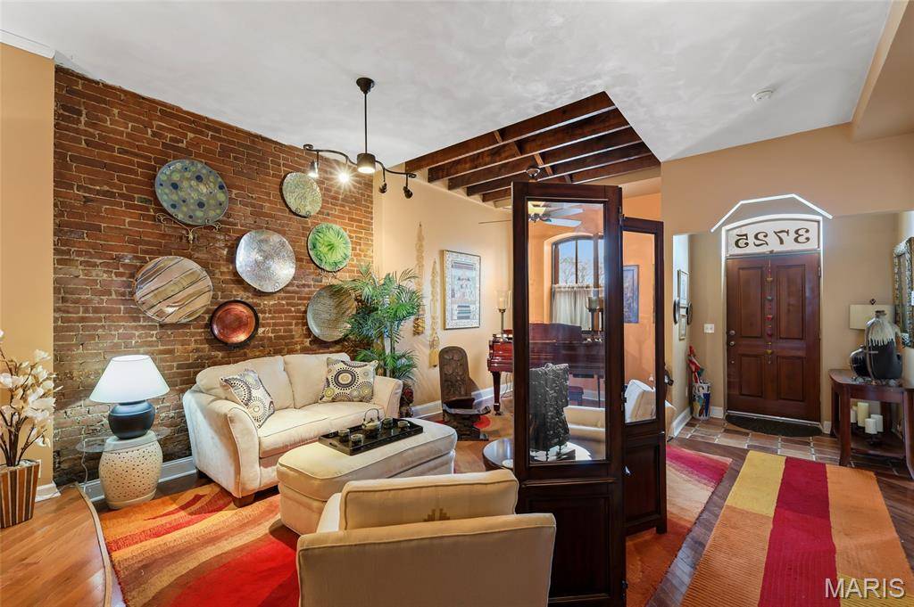 3725 N 20th ST, St Louis, MO 63107