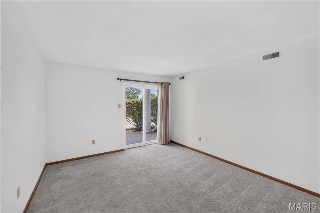 667 S Kirkwood RD #102, Kirkwood, MO 63122