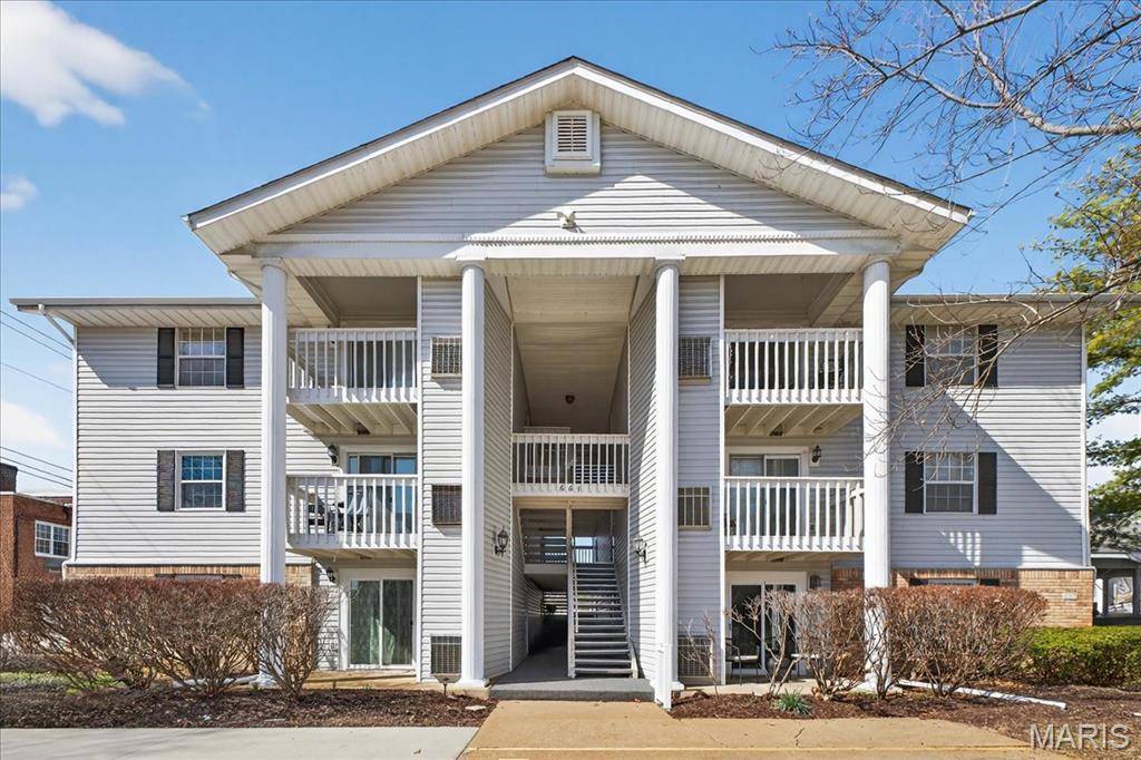 667 S Kirkwood RD #102, Kirkwood, MO 63122