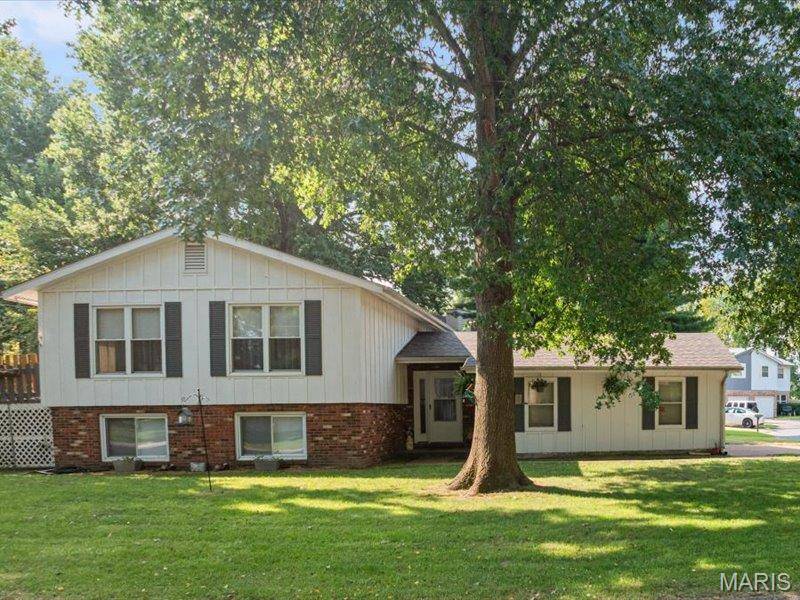 738 Fort Henry RD, Belleville, IL 62221