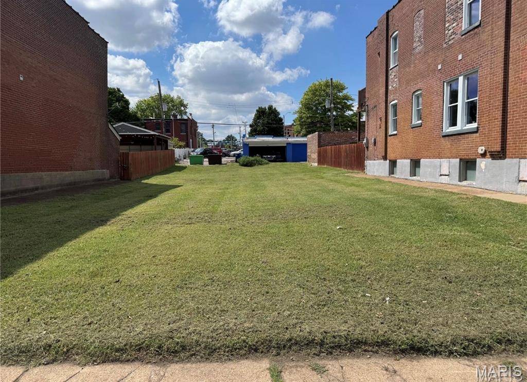 2825 Iowa Avenue, St Louis, MO 63118