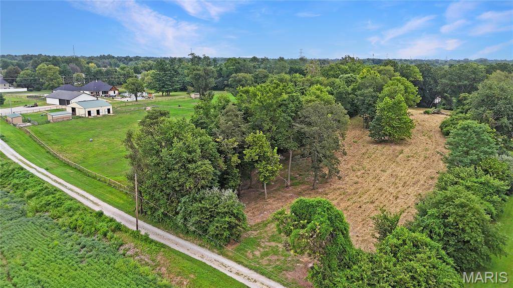 5886 Sugar Loaf RD, Collinsville, IL 62234