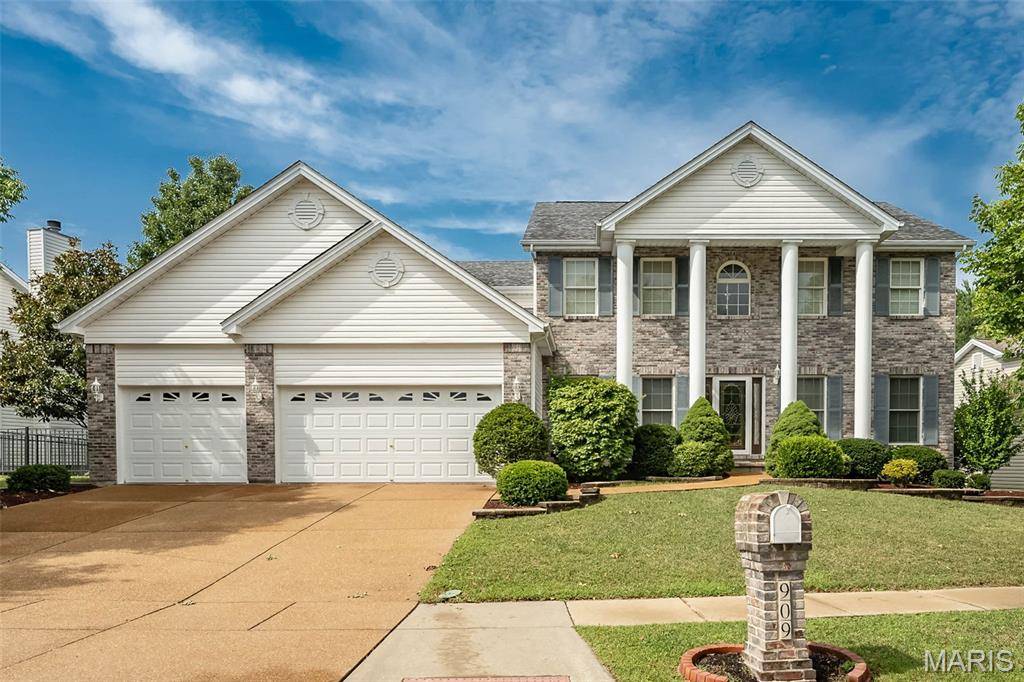 909 Oxford Trail DR, St Peters, MO 63376