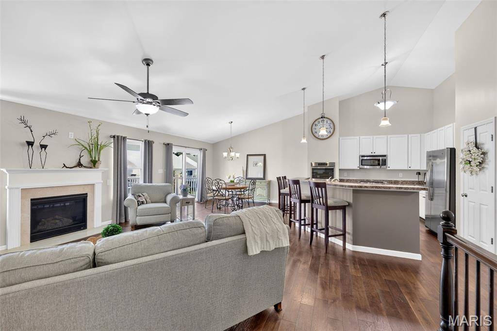 342 Newport DR, St Peters, MO 63376