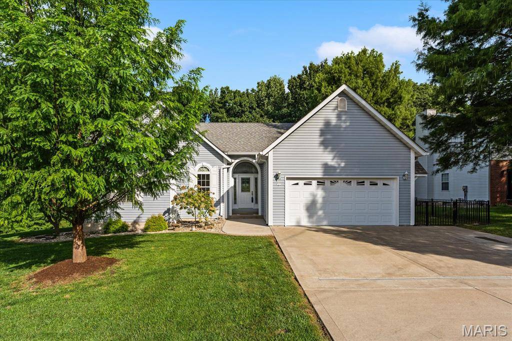 841 E Lake DR, Edwardsville, IL 62025