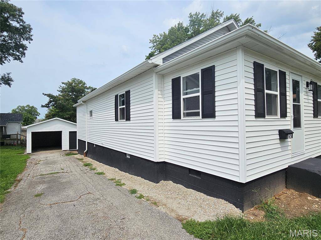 658 Eccles ST, Hillsboro, IL 62049