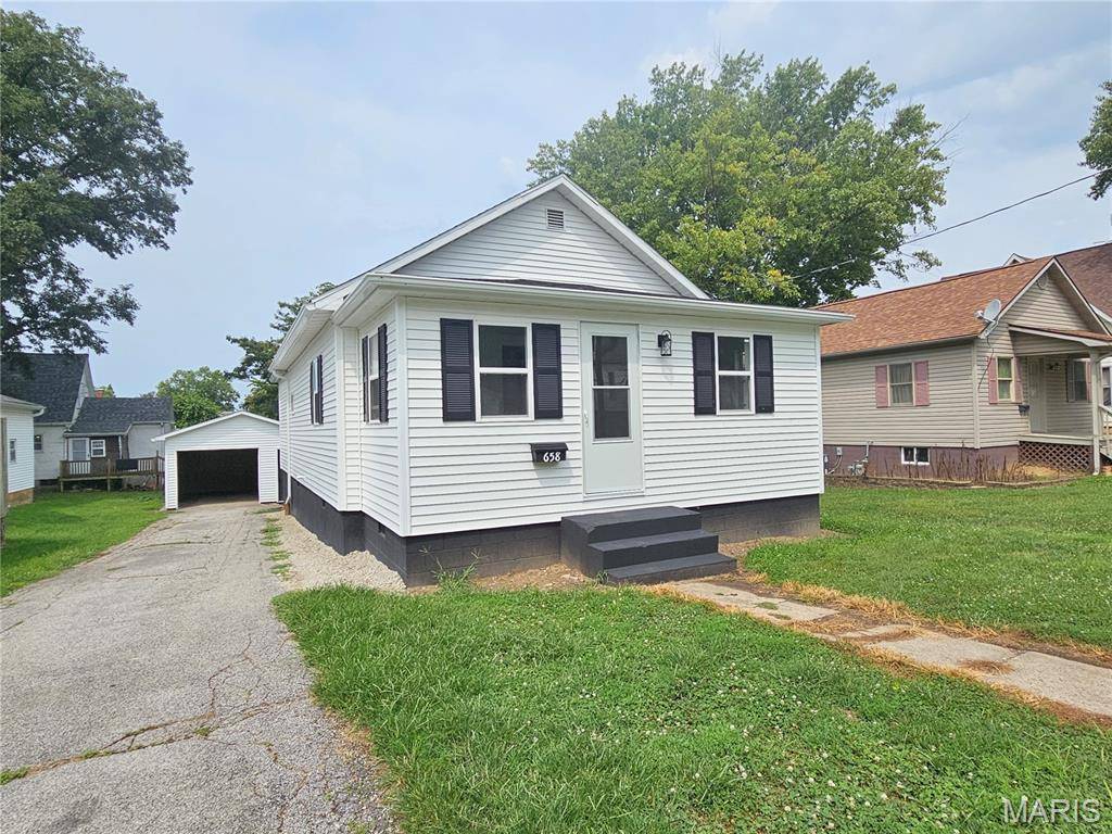 658 Eccles ST, Hillsboro, IL 62049