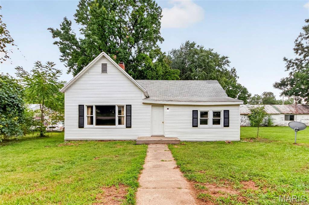 806 S 4th ST, Clarksville, MO 63336