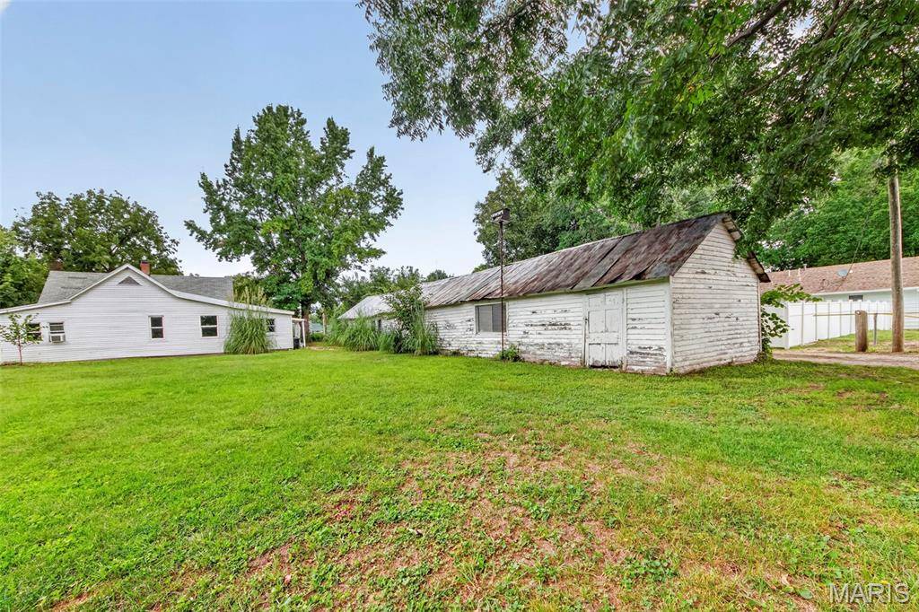 806 S 4th ST, Clarksville, MO 63336