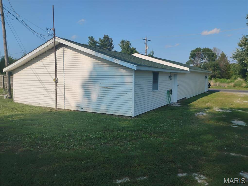 210 Springfield RD, Gillespie, IL 62033
