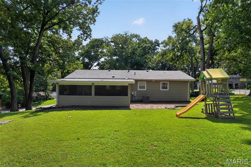 11 San Camille CT, St Charles, MO 63303