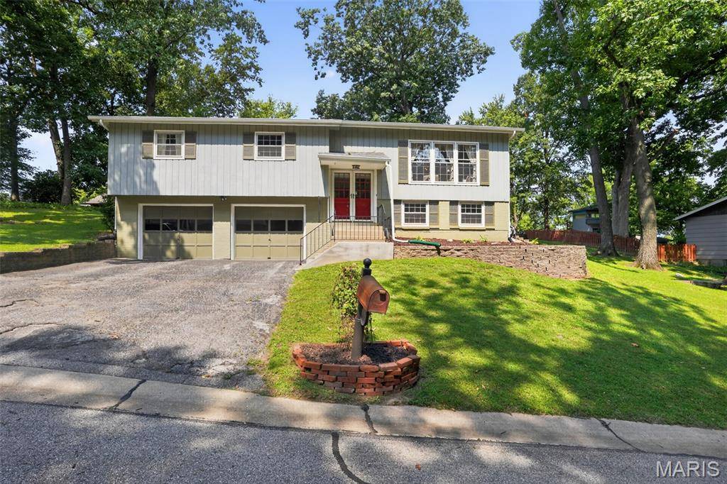 11 San Camille CT, St Charles, MO 63303