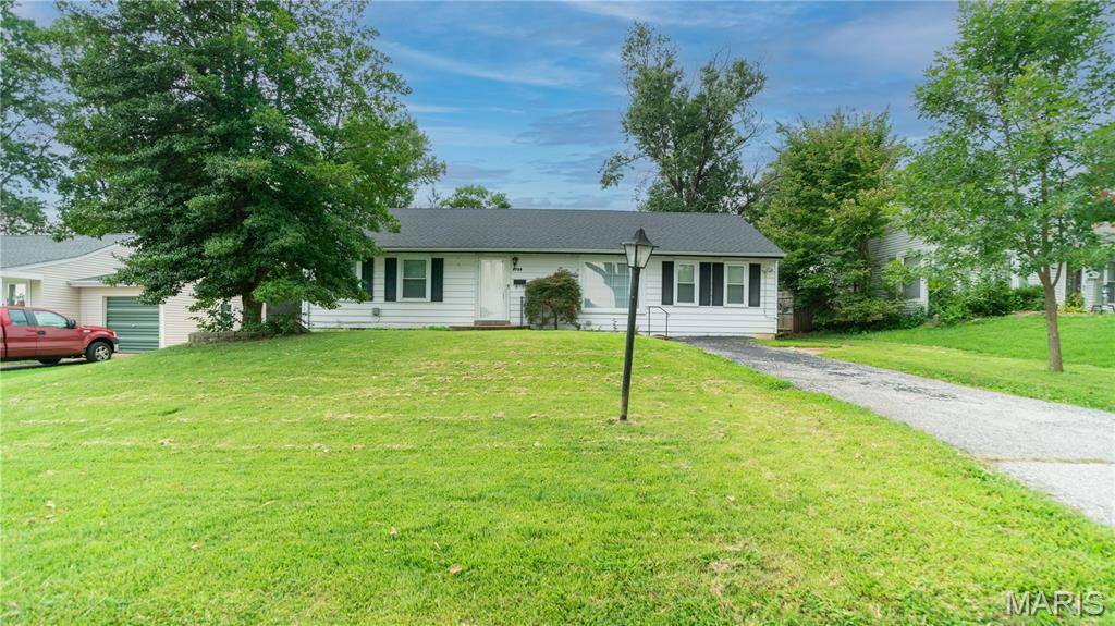 6936 Greenholly DR, St Louis, MO 63123