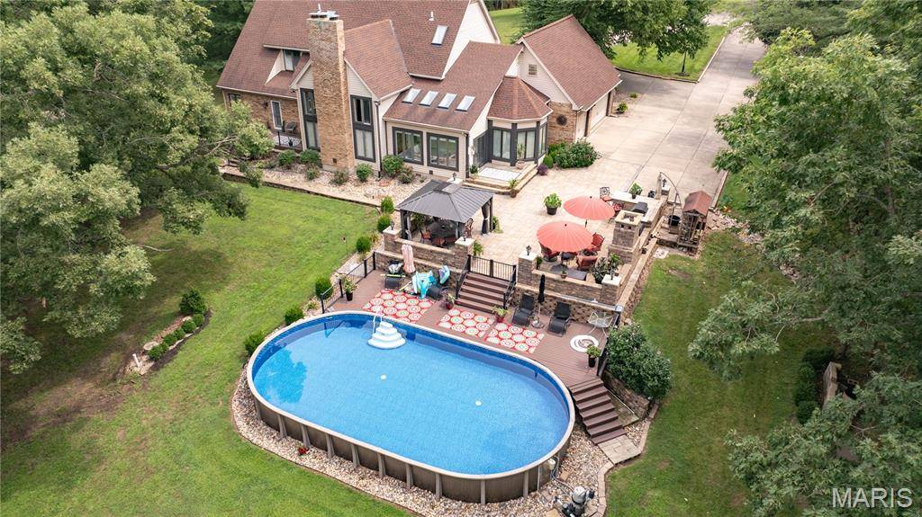 19339 Hurricane DR, Carlinville, IL 62626
