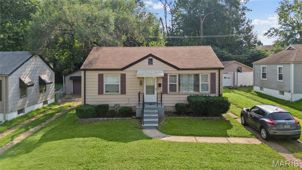 6010 Eaton DR, Berkeley, MO 63134