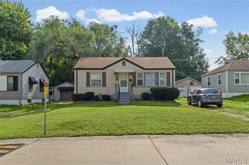 6010 Eaton DR, Berkeley, MO 63134