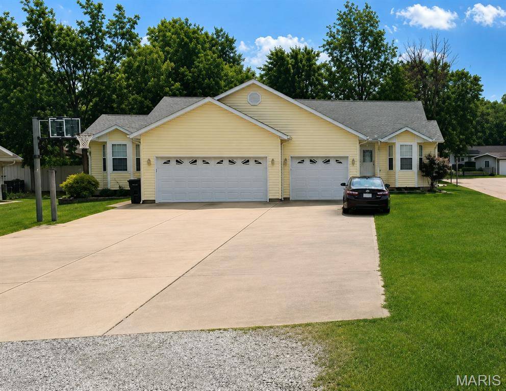 570 E Old Us-50, Beckemeyer, IL 62219